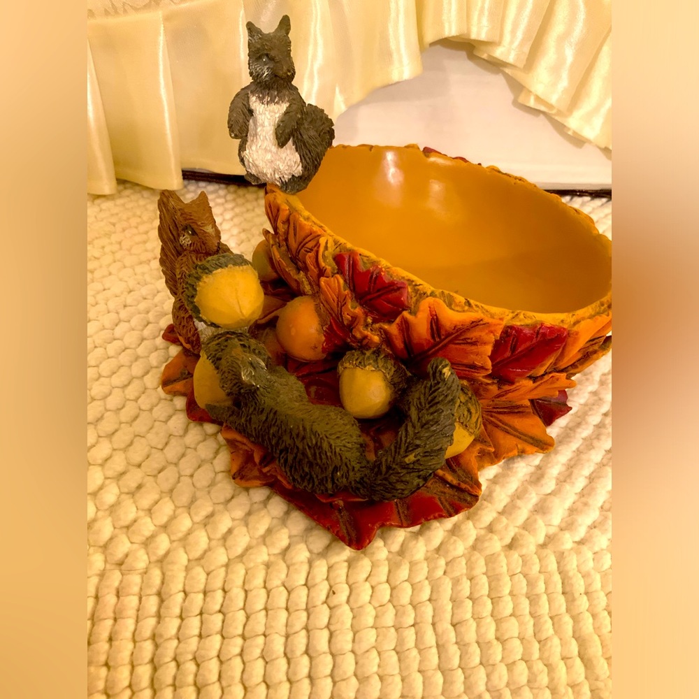 VINTAGE NUT BOWL